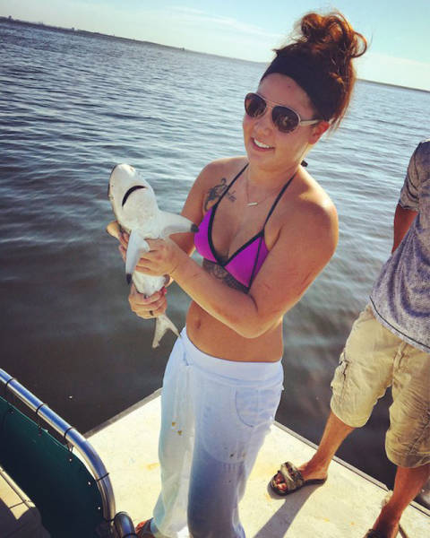 Pics That Prove Hot Girls Like To Fish Too (45 pics)