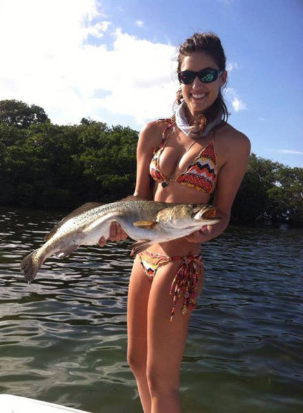 Pics That Prove Hot Girls Like To Fish Too (45 pics)