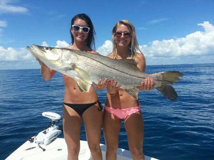 Pics That Prove Hot Girls Like To Fish Too (45 pics)