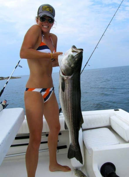 Pics That Prove Hot Girls Like To Fish Too (45 pics)