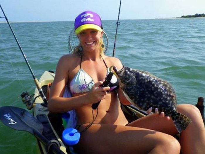 Pics That Prove Hot Girls Like To Fish Too (45 pics)