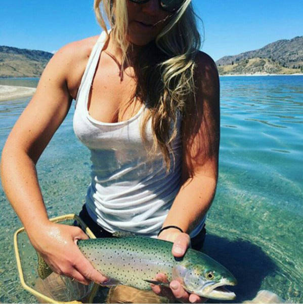 Pics That Prove Hot Girls Like To Fish Too (45 pics)