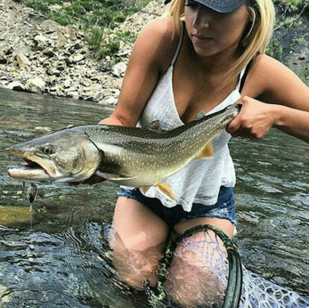 Pics That Prove Hot Girls Like To Fish Too (45 pics)