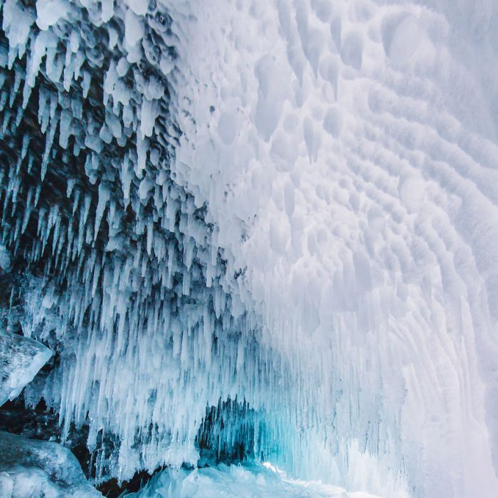 Breathtaking Photos From Frozen Lake Baikal (21 pics)
