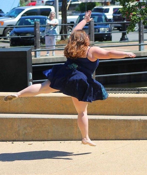 Overweight Ballerina Dances Better Than The Skinny Girls (12 pics + video)