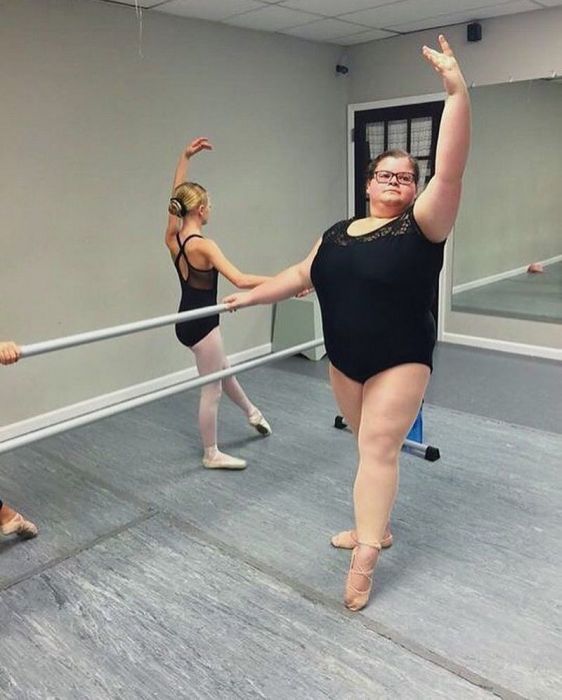 Overweight Ballerina Dances Better Than The Skinny Girls (12 pics + video)