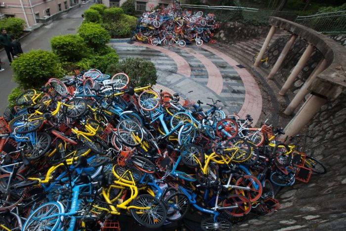 The Shared Bike Situation In China Has Turned Chaotic (4 pics)