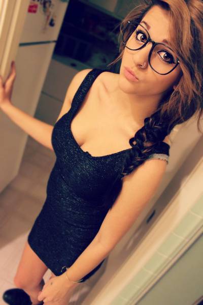 Girls Who Prove Glasses Are Extremely Sexy (51 pics)