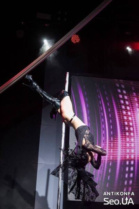 Crazy Photos From An Over The Top IT Conference (30 pics)