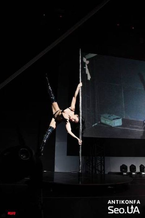 Crazy Photos From An Over The Top IT Conference (30 pics)