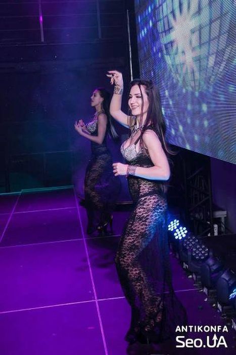 Crazy Photos From An Over The Top IT Conference (30 pics)