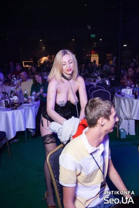 Crazy Photos From An Over The Top IT Conference (30 pics)