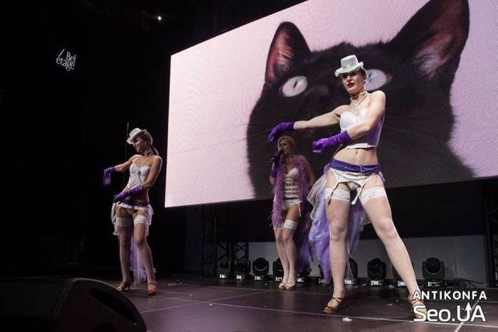 Crazy Photos From An Over The Top IT Conference (30 pics)