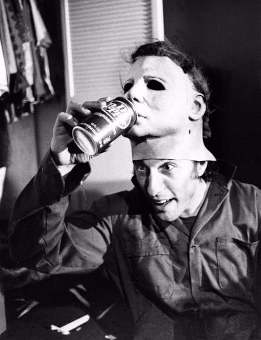 Interesting Behind The Scenes Pics From The Set Of Halloween (40 Pics)