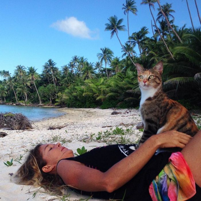 Lucky Cat Gets To Travel The World In A Boat (10 pics)