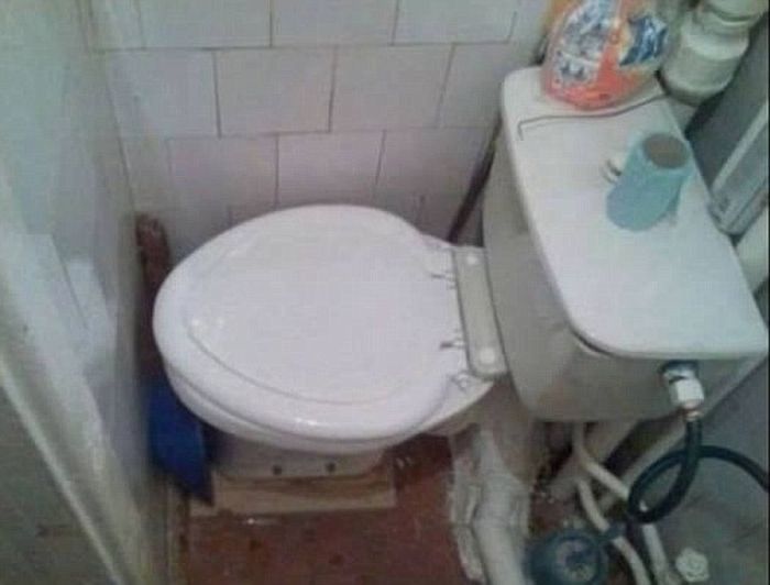 Outrageous Toilet Fails That Will Shock You (15 pics)