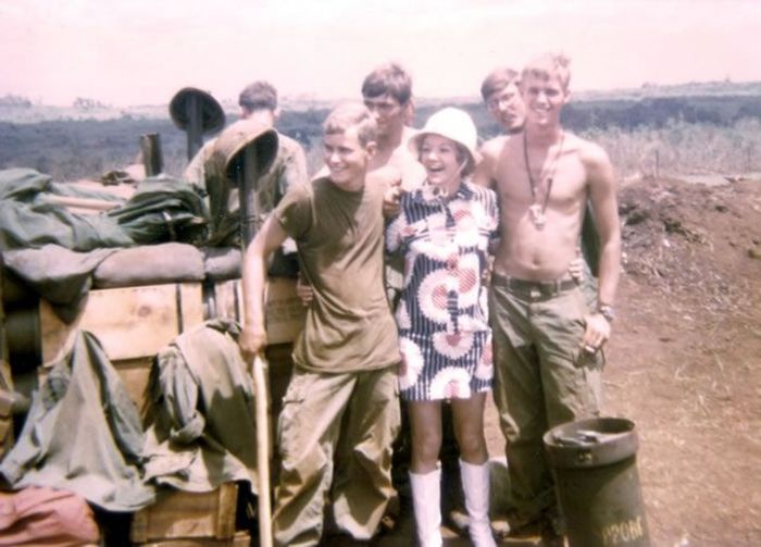 Throwback Photos From The Vietnam War (51 pics)