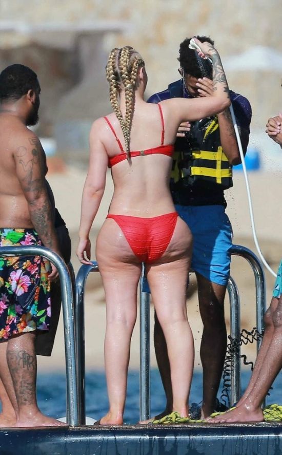 Iggy Azalea Gets Wet And Wild While Wearing A Bikini In Mexico (6 pics)