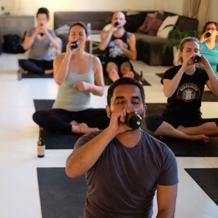 Beer Yoga Is The Next Big Thing (10 pics)