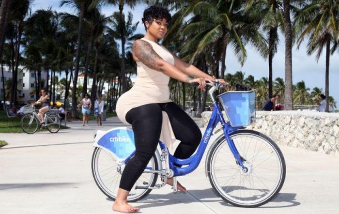 Woman Uses Illegal Injections To Enhance Her Butt Size (8 pics)