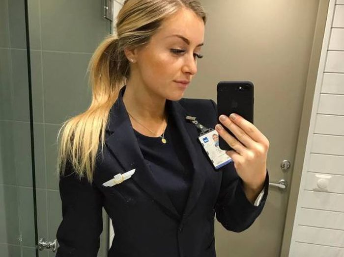 You'll Never Come Home If You Fly With This Gorgeous Woman (36 pics)