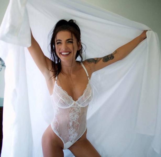 Girls In Sexy Lingerie That Will Put A Great Big Smile On Your Face (57 pics)