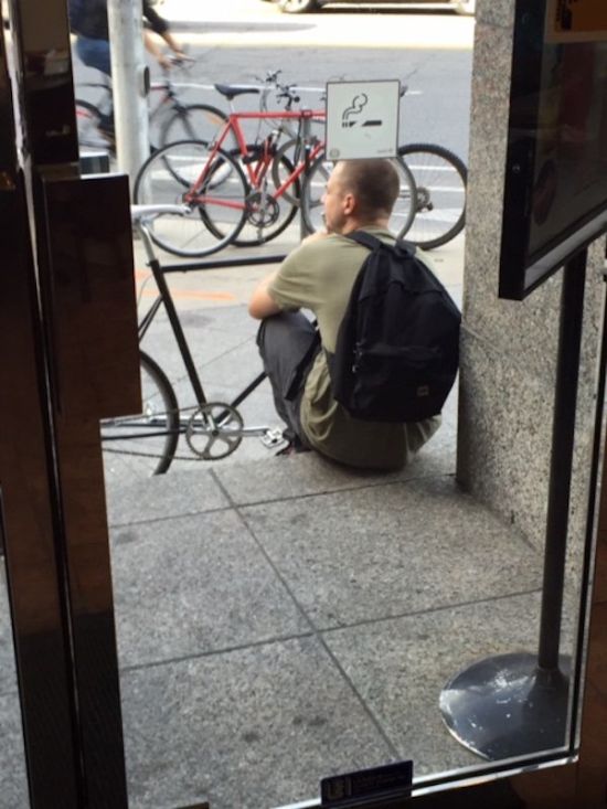 Moron Gets Busted While Trying To Sell A Stolen Bike (8 pics)
