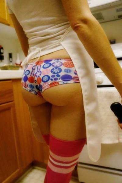Sexy Girls Turn Up The Heat And Get Kinky In The Kitchen (51 pics)