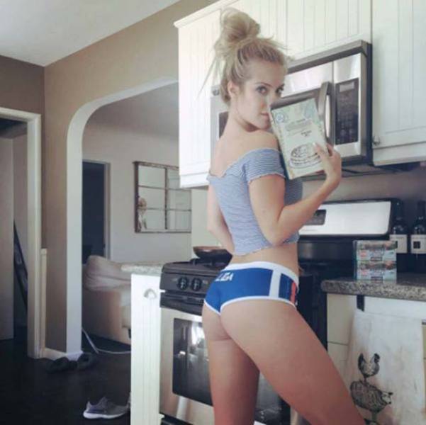Sexy Girls Turn Up The Heat And Get Kinky In The Kitchen (51 pics)