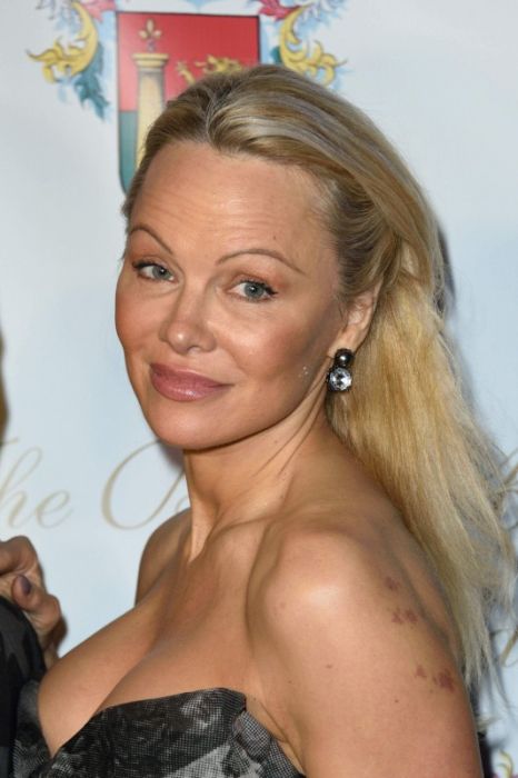 See What Pamela Anderson Looks Like Today (10 pics)