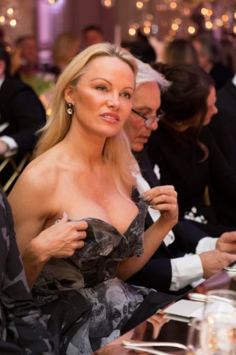 See What Pamela Anderson Looks Like Today (10 pics)