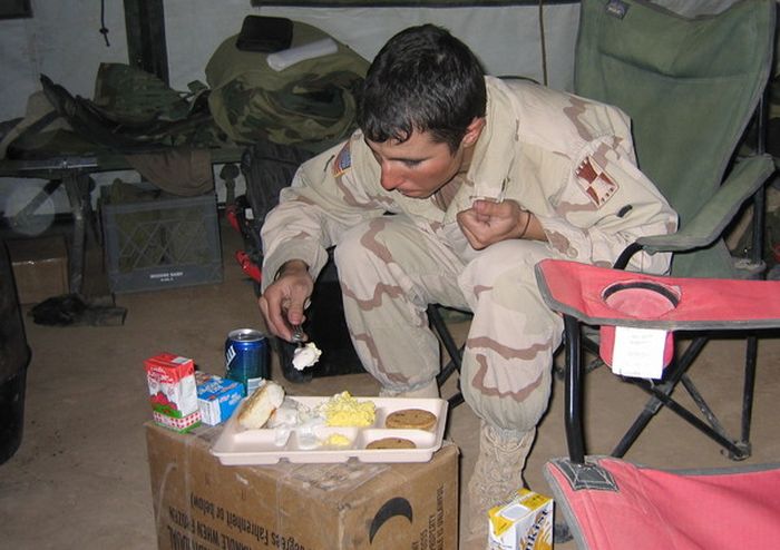 Photos Show Off What Daily Life Was Like For Soldiers In Iraq (28 pics)