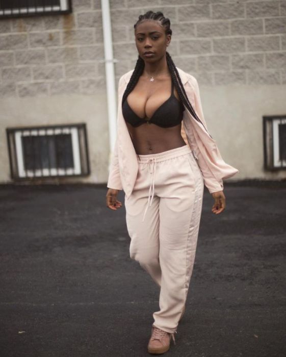 People On Social Media Are Saying This Nigerian Model Has The Perfect Body (14 pics)