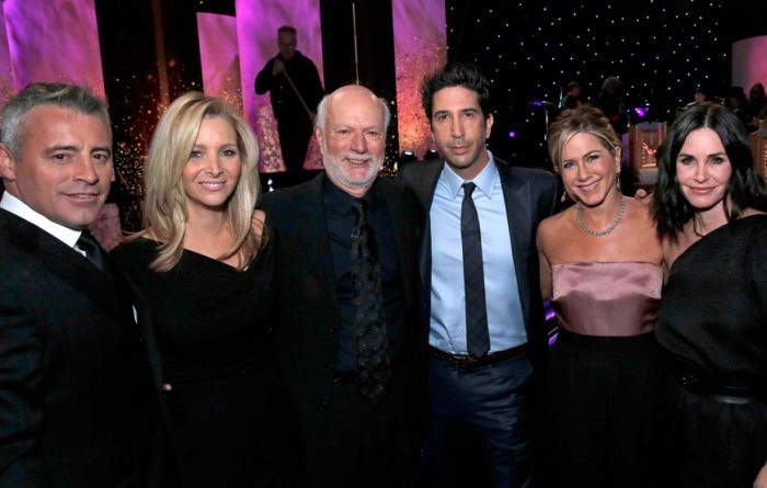 The Cast Of Friends In 1994, 2004 And 2016 (3 pics)