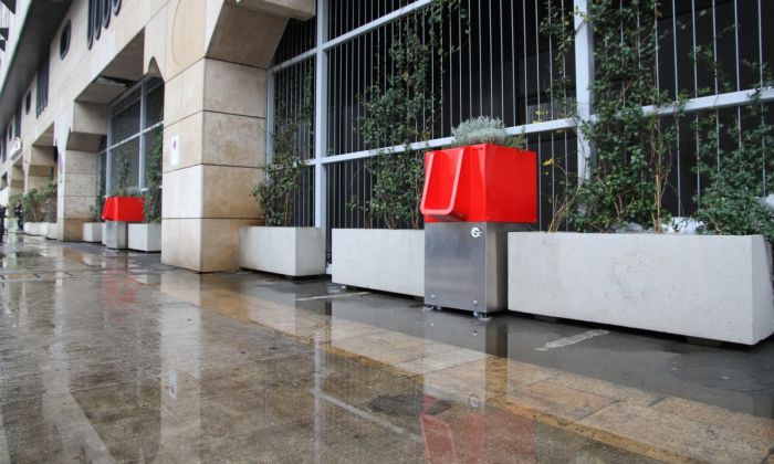 Paris Finds A Great Solution To Public Peeing (4 pics)