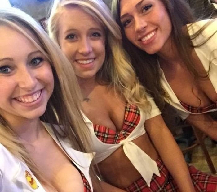 When Hot Girls Get Bored At Work (40 pics)