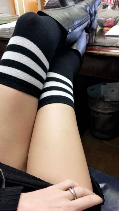 When Hot Girls Get Bored At Work (40 pics)