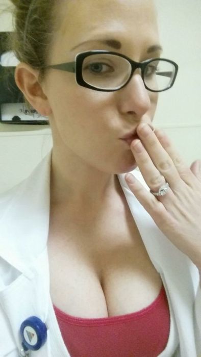 When Hot Girls Get Bored At Work (40 pics)