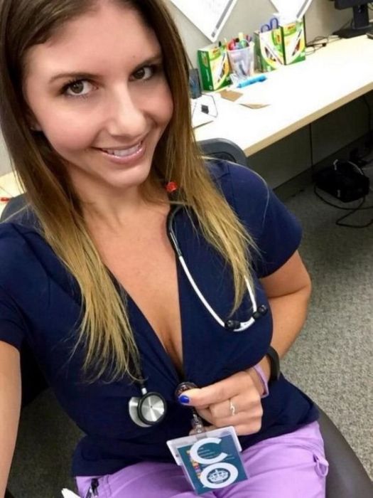 When Hot Girls Get Bored At Work (40 pics)