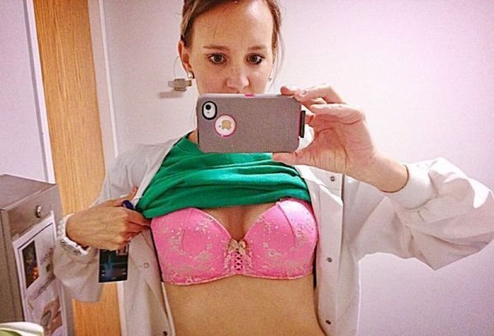 When Hot Girls Get Bored At Work (40 pics)