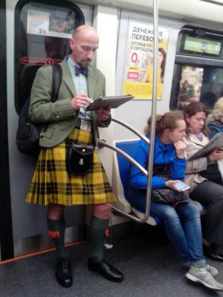 Brave Souls Who Wore Outrageous Outfits In Public (42 pics)