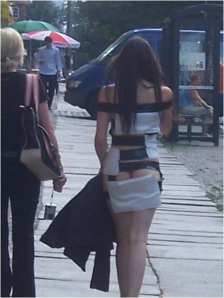 Brave Souls Who Wore Outrageous Outfits In Public (42 pics)