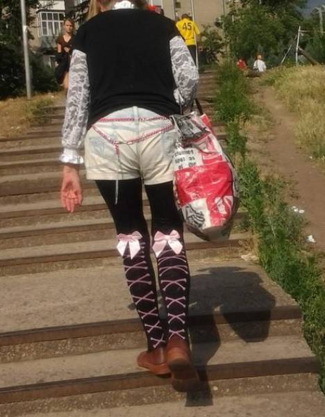 Brave Souls Who Wore Outrageous Outfits In Public (42 pics)