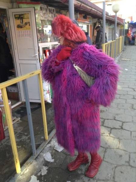 Brave Souls Who Wore Outrageous Outfits In Public (42 pics)