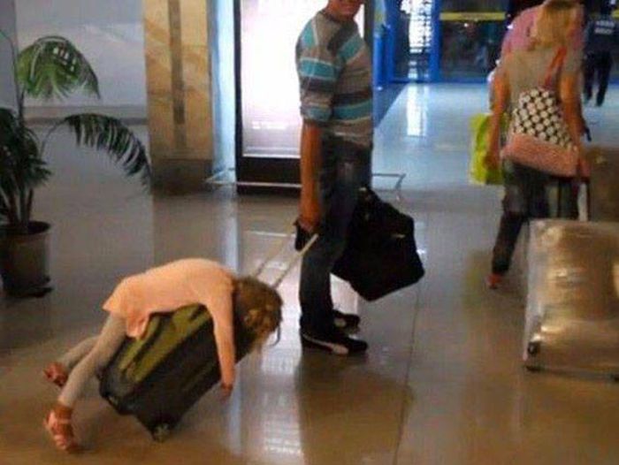 Sometimes Really Strange Things Happen At Airports (44 pics)