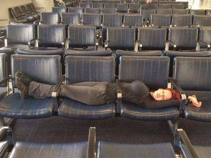 Sometimes Really Strange Things Happen At Airports (44 pics)