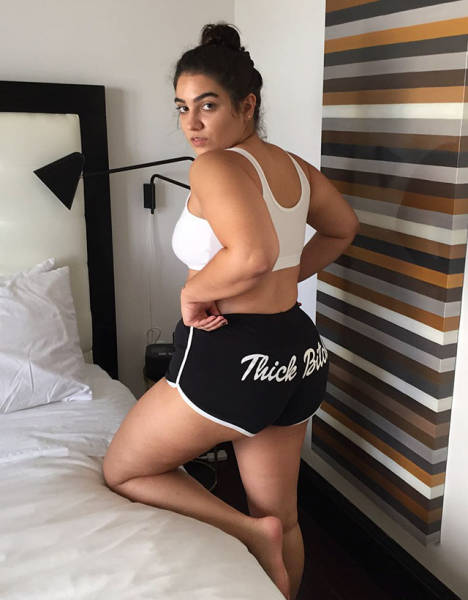 Thick Girls Who Are Too Hot To Handle (37 pics)