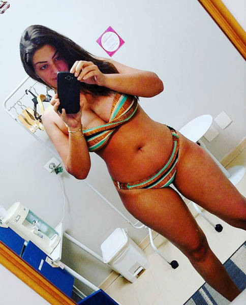 Thick Girls Who Are Too Hot To Handle (37 pics)