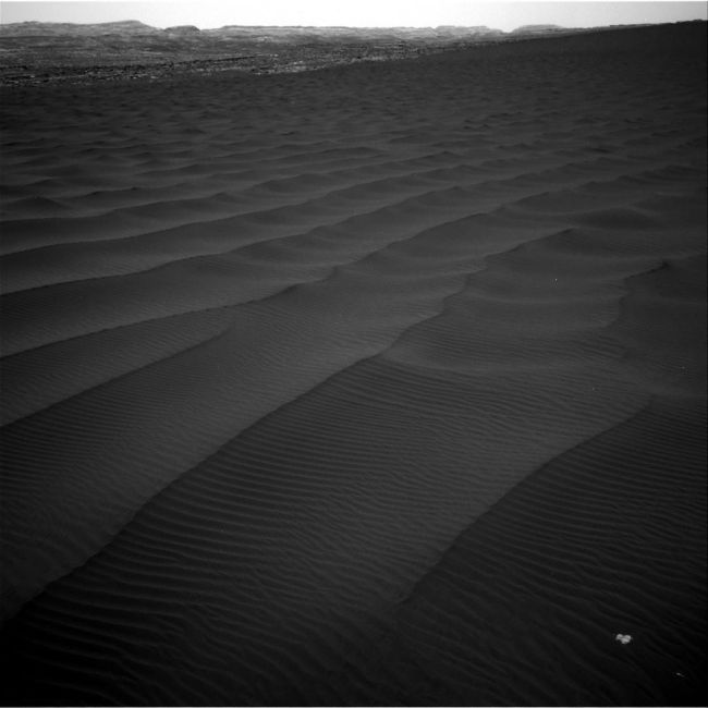 Curiosity Sends Stunning Pictures Of Martian Sand Dunes (7 pics)
