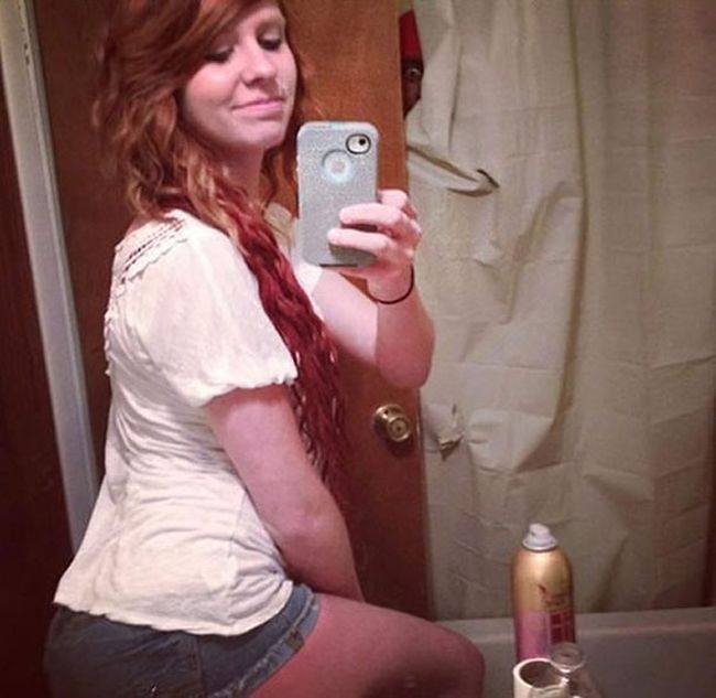 Selfie Fails By People Who Forgot To Look In The Background (30 pics)